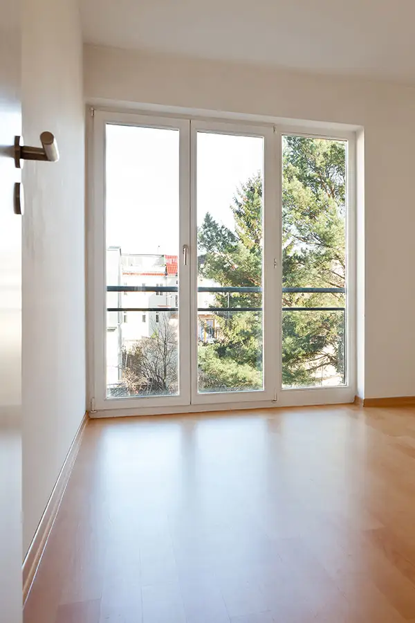 Blick in eine schlüsselfertig aufgeräumte und geputzte Wohnung